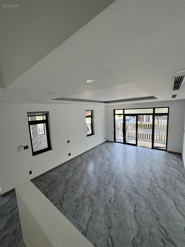 Nhà cho thuê khu đảo kim cương quận 2. dt 7x18m, hầm 4 tầng, 3p. có thang máy, máy lạnh. giá 55tr