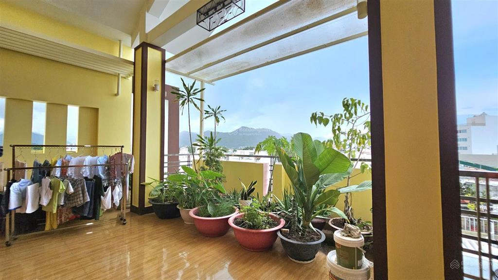 Bán nhanh nhà 4 tầng, 5pn, cạnh chợ đầm, gần biểnđã hoàn công82.8m2 ngang khủng 7.2m chỉ 7.2tỷ