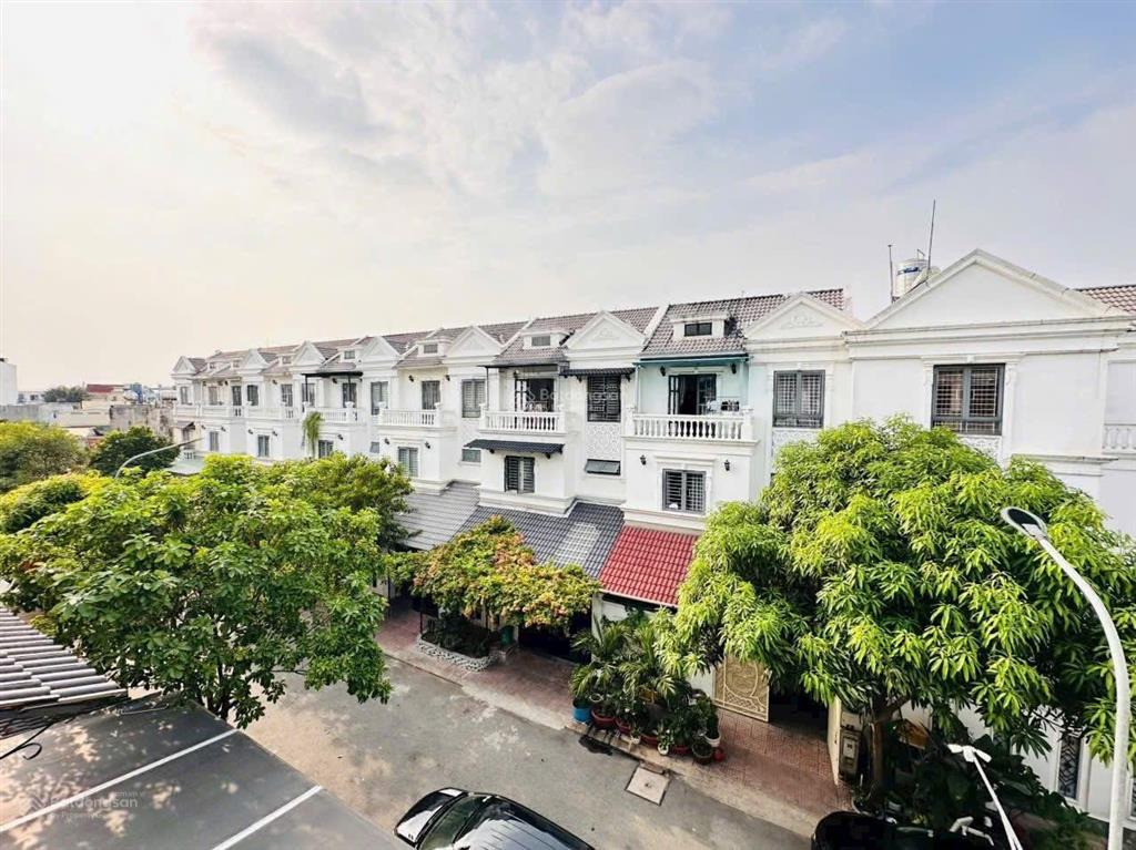 Bán biệt thự khu villa vx cách hà huy giáp 100m đẳng cấp và hiện đại 81m2 tc