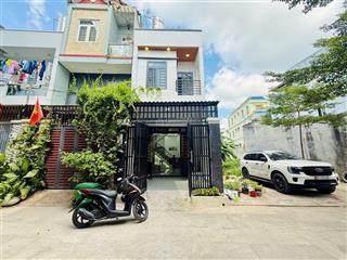 Bán nhà đẹp 1 trệt 1 lầu, nhà 2 mặt hẻm ô tô 7m thông thoáng, gần sông sg mát mẻ