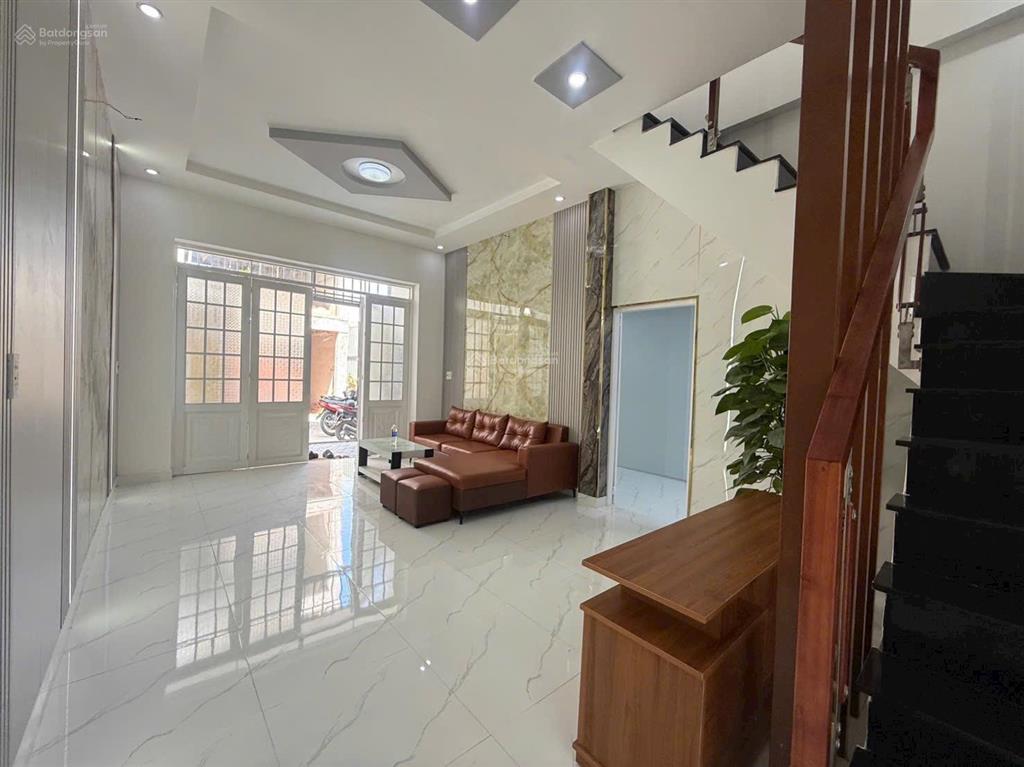 Bán căn nhà ngay tl37 dt (6x12m) 1 trệt 1 lầu có phòng ngủ ở dưới cho người lớn tuổi chỉ hơn 4 tỷ