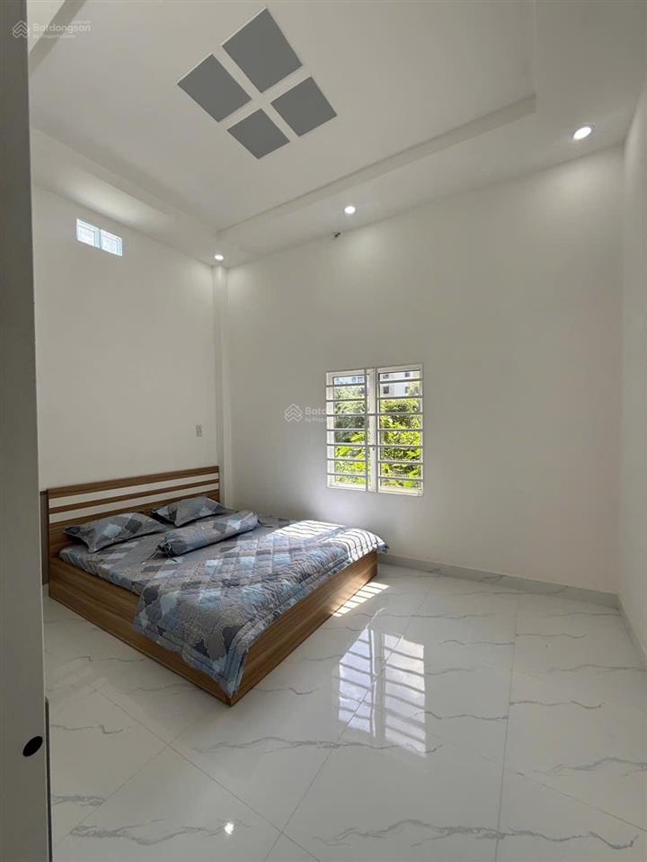 Bán căn nhà ngay tl37 dt (6x12m) 1 trệt 1 lầu có phòng ngủ ở dưới cho người lớn tuổi chỉ hơn 4 tỷ