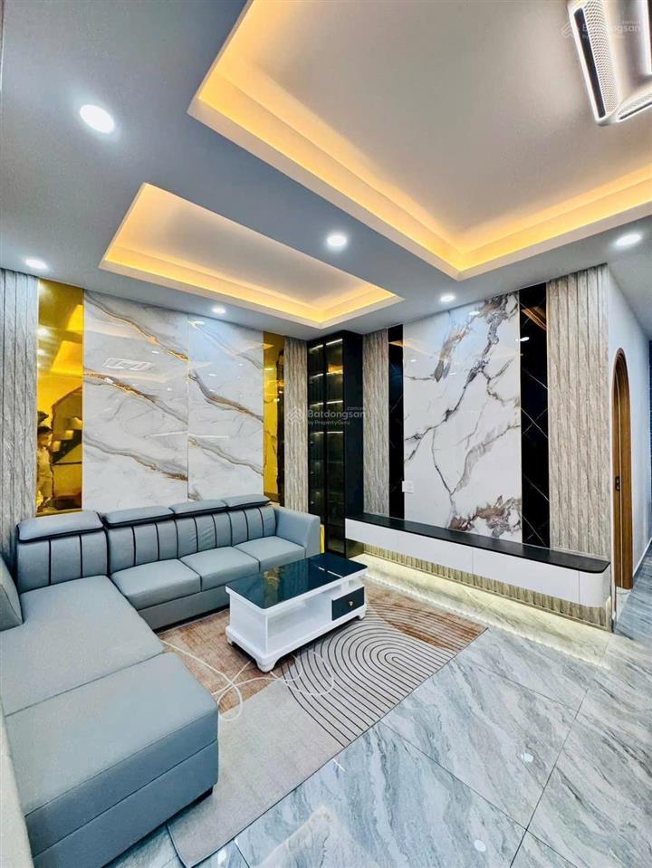 Bán nhà mới đẹp 1 trệt 2 lầu (7x10) nhà có 5pn nằm gần chợ minh phát chỉ 5,65 tỷ