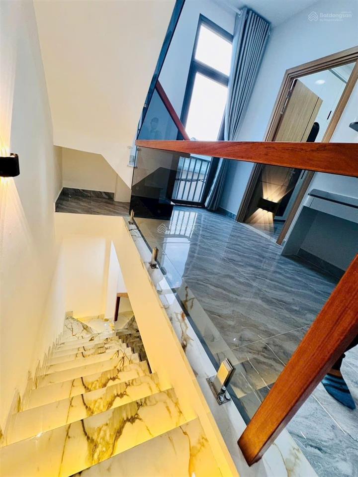 Bán nhà mới đẹp 1 trệt 2 lầu (7x10) nhà có 5pn nằm gần chợ minh phát chỉ 5,65 tỷ