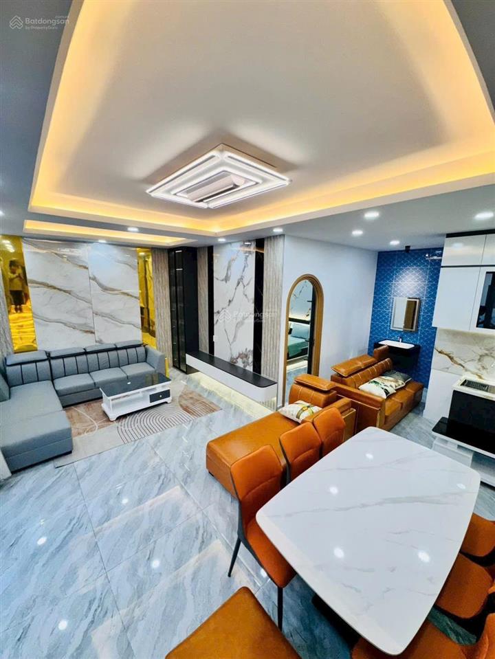 Bán nhà mới đẹp 1 trệt 2 lầu (7x10) nhà có 5pn nằm gần chợ minh phát chỉ 5,65 tỷ