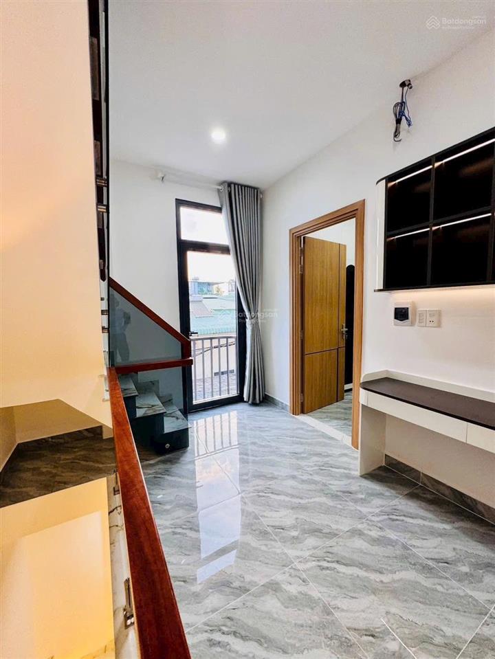 Bán nhà mới đẹp 1 trệt 2 lầu (7x10) nhà có 5pn nằm gần chợ minh phát chỉ 5,65 tỷ