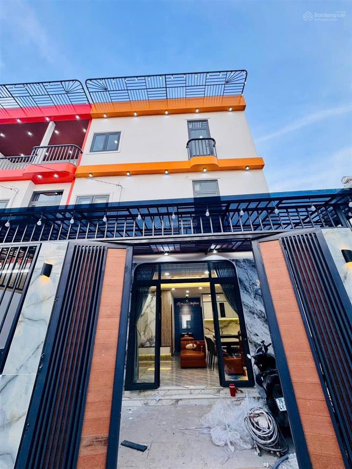 Bán nhà mới đẹp 1 trệt 2 lầu (7x10) nhà có 5pn nằm gần chợ minh phát chỉ 5,65 tỷ