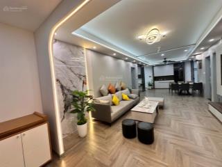 Cần bán căn hoa hậu 2 ngủ cc sky city  88 láng hạ, full đồ, dt 112m2 giá 10 tỷ, sổ đỏ, bc đông nam