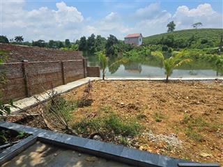 Chính chủ cần bán nhà khuôn viên đẹp bám ao, view núi, tiện cho nghỉ dưỡng