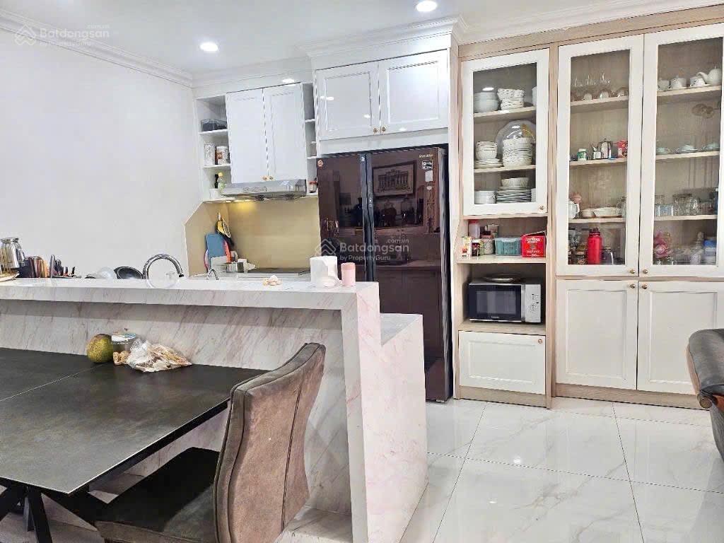 Mt khu vip  phạm văn đồng  thủ đức 5 tầng thang máy 210m2(10x21)  dt 89tr/th chỉ 25,5 tỷ tl