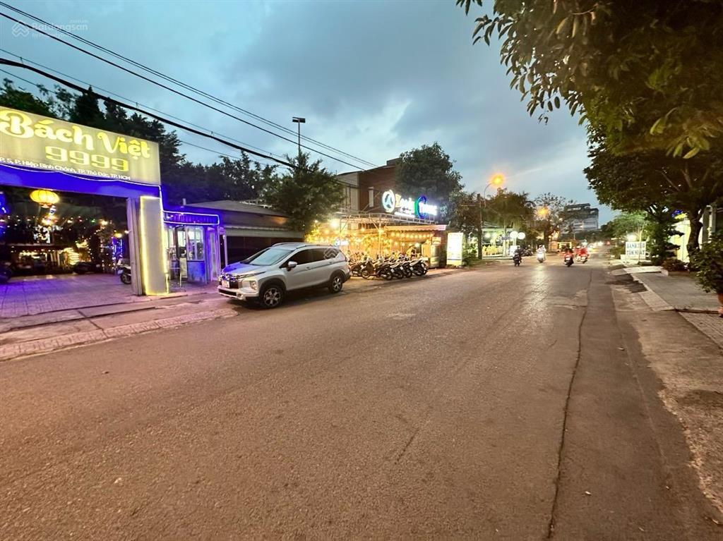 Mặt tiền kd tp thủ đức, giáp lê văn việt đẹp nhất lã xuân oai  152m2  ngang 10m  giá 22,68 tỷ tl