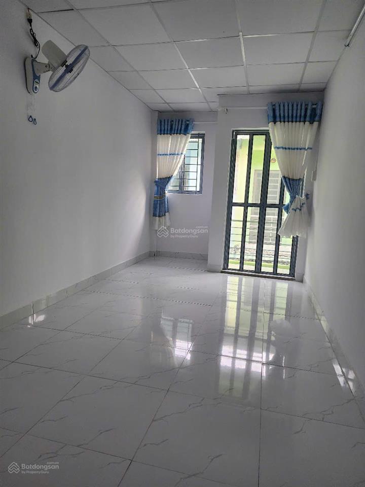 Chủ ngơp cần bán gấp căn nhà 1 trệt, 1 lầu khúc cầu lớn hóc môn đi xuống, dt 21m2, giá chỉ 295tr