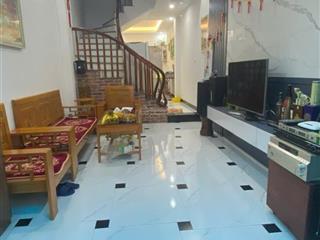 Nhà đẹp, nội thất xịn, có ô chờ thang máy, sân để xe, thoáng sáng, ô tô vào đến cửa