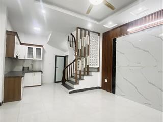 Bán nhà 5 tầng, thượng thanh, thanh am. dt 30m2, mt 4.2m, ô tô vào cổng, giá 6.05tỷ