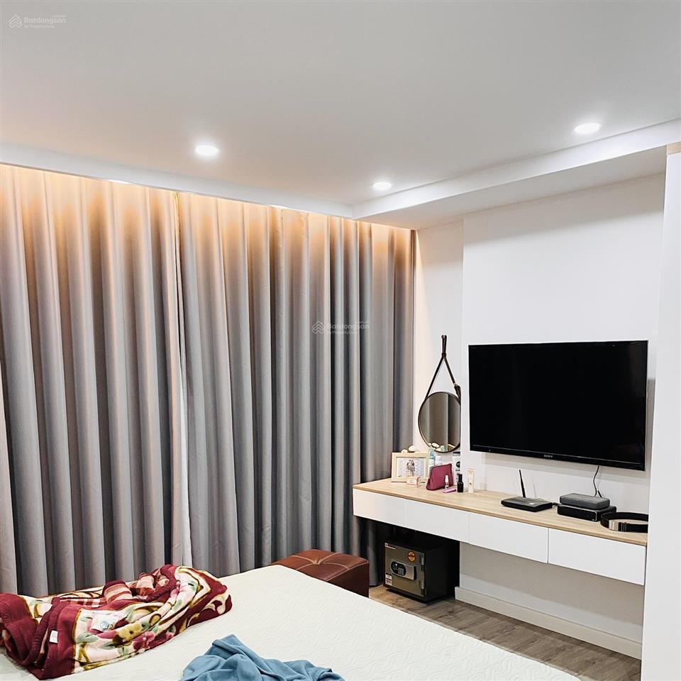 Bán chung cư ct15 green park việt hưng. dt 100m2, 3 ngủ, 2vs, tầng đẹp, ban công đông nam