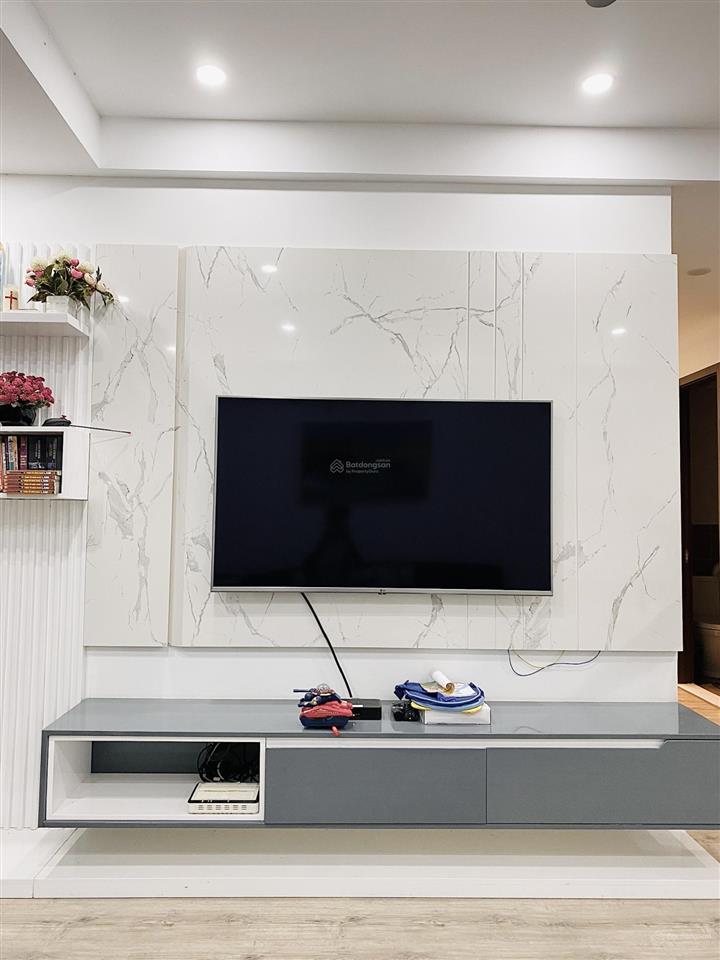 Bán chung cư ct15 green park việt hưng. dt 100m2, 3 ngủ, 2vs, tầng đẹp, ban công đông nam