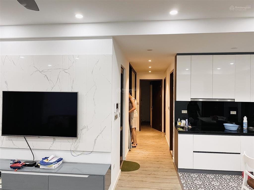 Bán chung cư ct15 green park việt hưng. dt 100m2, 3 ngủ, 2vs, tầng đẹp, ban công đông nam