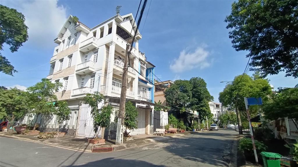 Vipnhà lô góc 2 mặt tiền, kdc himlam trường thọ, sát ga metro bình thái chỉ 11 tỷ