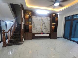 Bán nhà cầu am  vị trí đẹp  ô tô đỗ cạnh. full nội thất