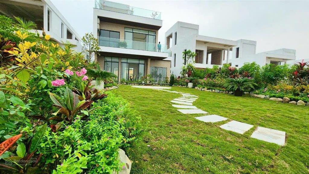 Chỉ 9 tỷ đã bao gồm xây thô hoàn thiện sân vườn 310 m2 3 mặt thoáng tại lương sơn  hòa bình