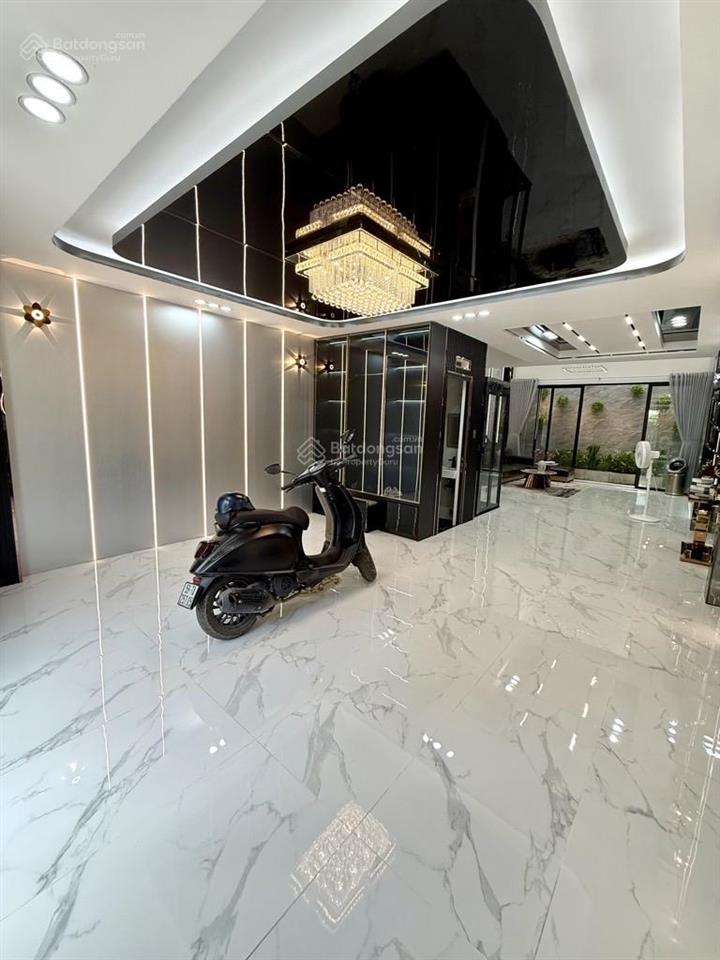 Nhà đẹp hiện đại full nội thất có thang máy đường nguyễn thị hương 12.8tỷ