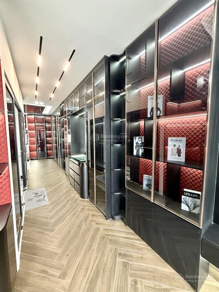 Nhà đẹp hiện đại full nội thất có thang máy đường nguyễn thị hương 12.8tỷ