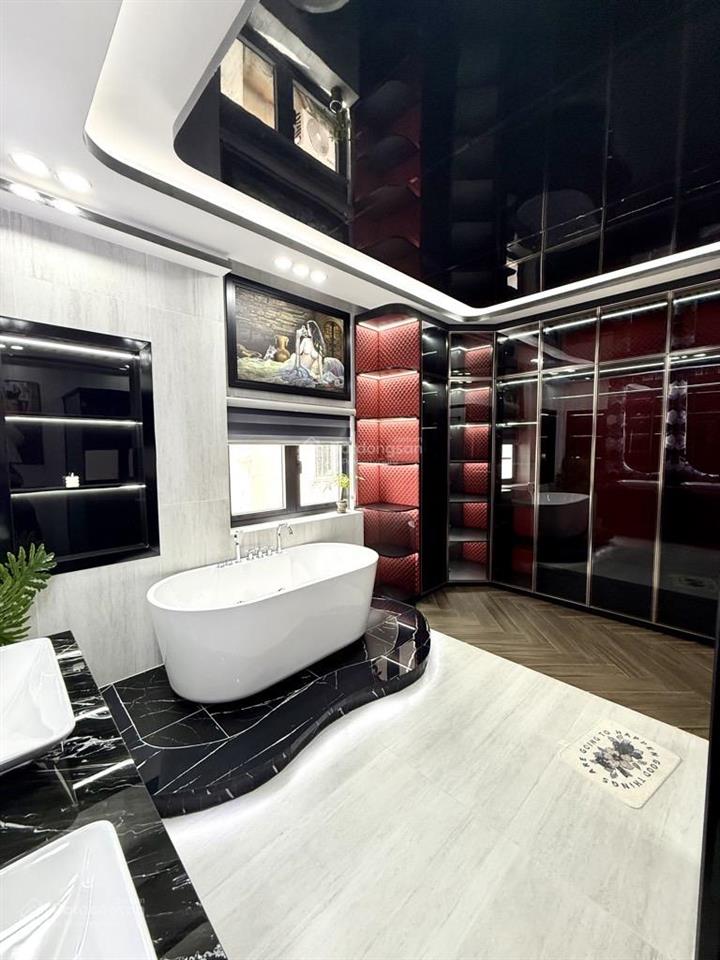 Nhà đẹp hiện đại full nội thất có thang máy đường nguyễn thị hương 12.8tỷ