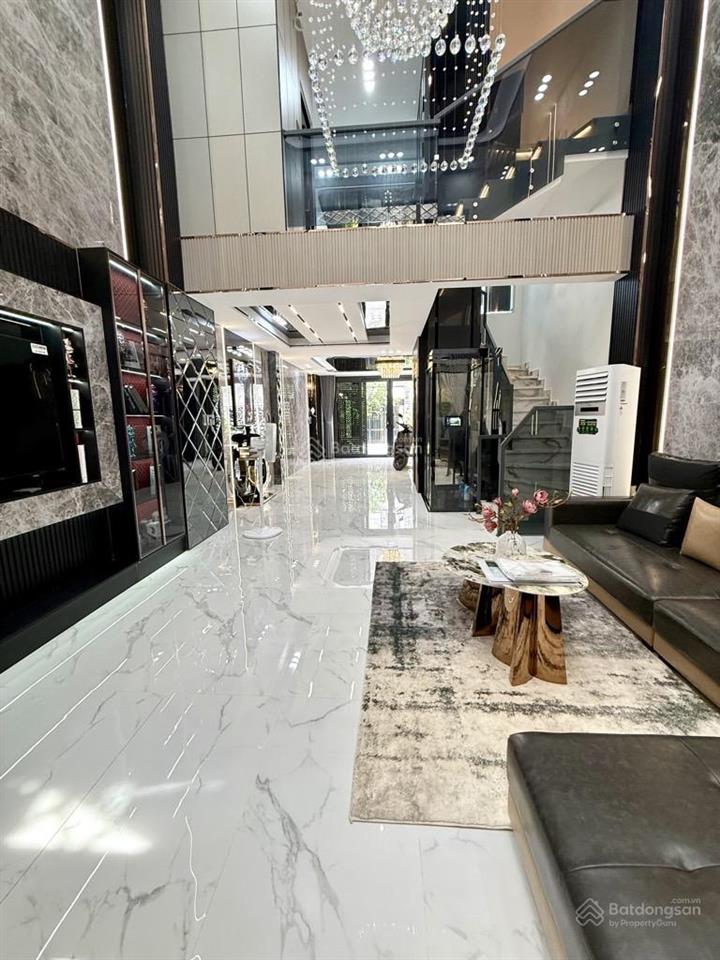 Nhà đẹp hiện đại full nội thất có thang máy đường nguyễn thị hương 12.8tỷ