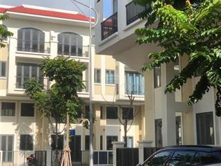 Bán nhà phố 60m2 dự án senturia nsg gd1, đã hoàn thiện nội thất đẹp, đầy đủ, chính chủ, 7,4 tỷ tl