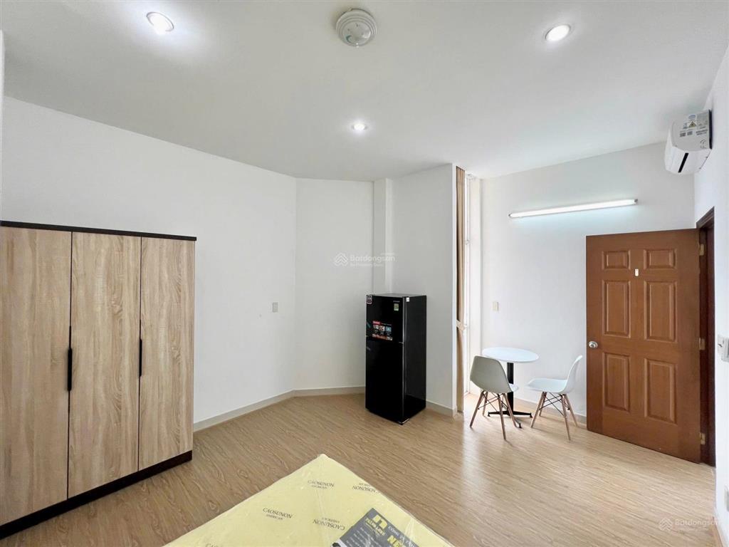 1pn tách bếp cửa sổ thoángngay khu ẩm thực phan xích longbờ kè ts giáp quận 1