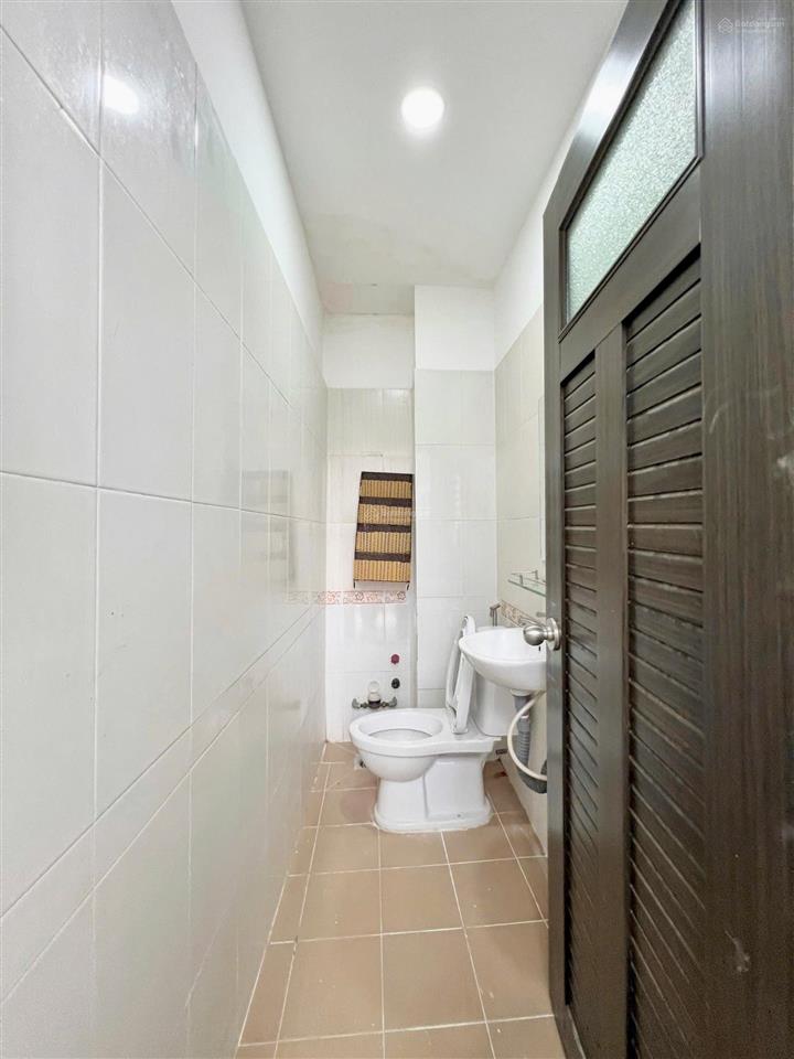 1pn tách bếp cửa sổ thoángngay khu ẩm thực phan xích longbờ kè ts giáp quận 1