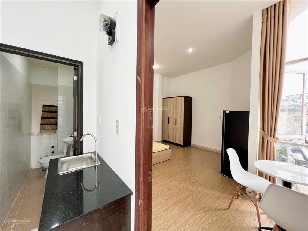 1pn tách bếp cửa sổ thoángngay khu ẩm thực phan xích longbờ kè ts giáp quận 1