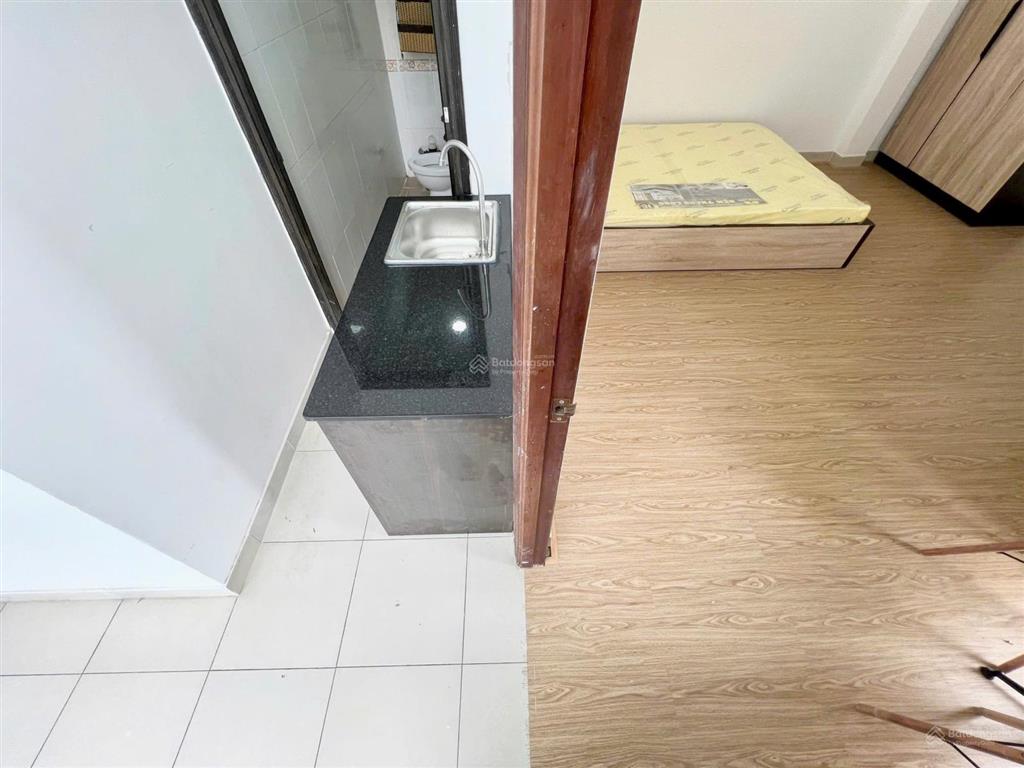 1pn tách bếp cửa sổ thoángngay khu ẩm thực phan xích longbờ kè ts giáp quận 1