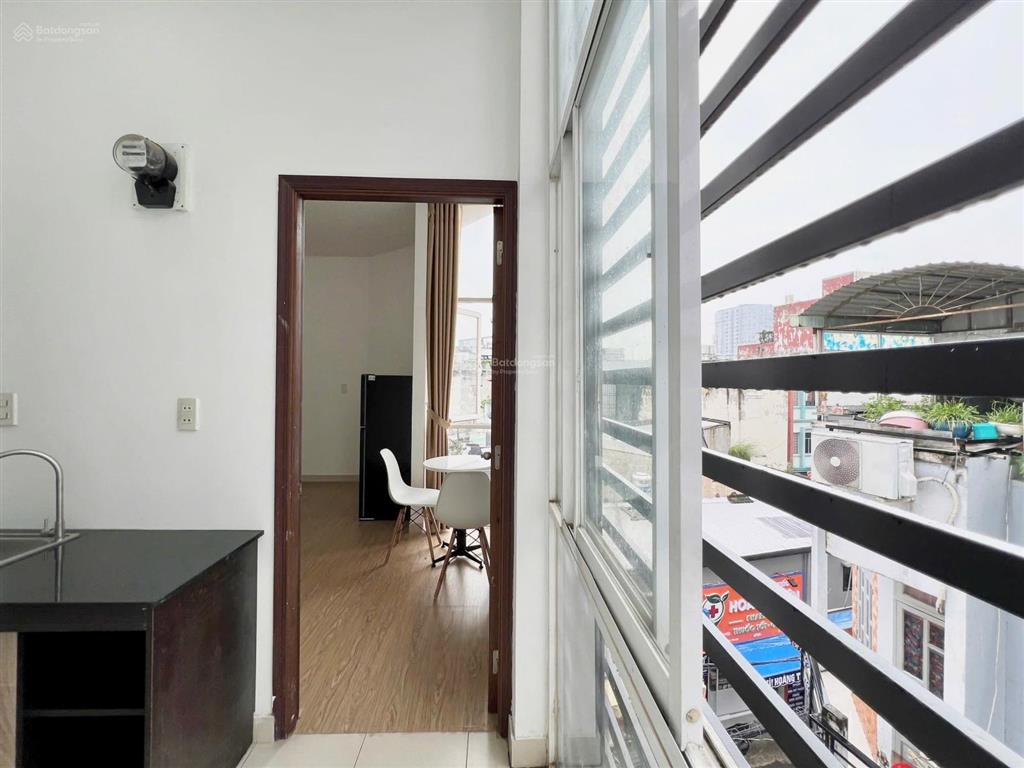 1pn tách bếp cửa sổ thoángngay khu ẩm thực phan xích longbờ kè ts giáp quận 1