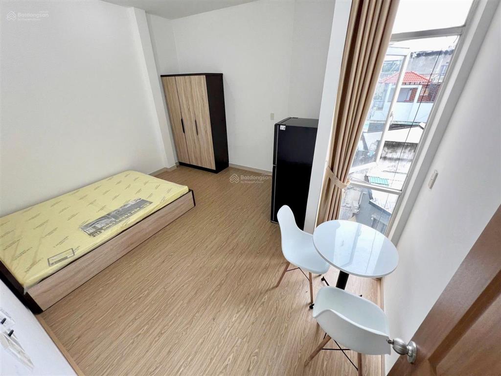 1pn tách bếp cửa sổ thoángngay khu ẩm thực phan xích longbờ kè ts giáp quận 1