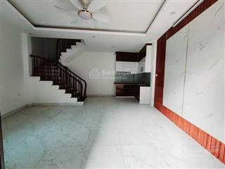 Nhà đẹp dân xây mới koong, gần phố, ngõ rộng, thoáng sáng nhà ở yên tĩnh, cho hộ gia đình