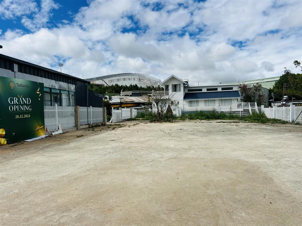 Bán 642m2 mặt tiền đường nguyễn công trứ  p8  tp. đà lạt