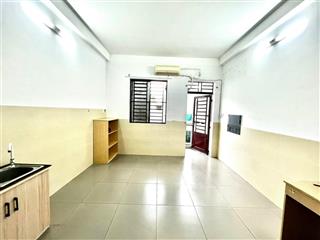 Phòng ban công lớn gần đầm sen, rộng 25m2  chính chủ. nhận cọc giữ đến 1/9/2025