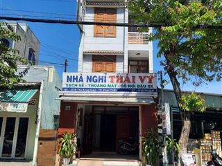 Bán khách sạn 14 phòng 2 mặt tiền trung tâm phan thiết, sổ đỏ riêng, dòng tiền ổn định, giá 10,2ty