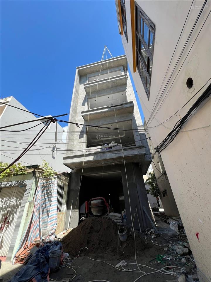 Bán gấp nhà 4 tầng +1tum full nội thất ,có thang máy gần bãi tắm cột8 hòn gai. giá chỉ 8tỷ