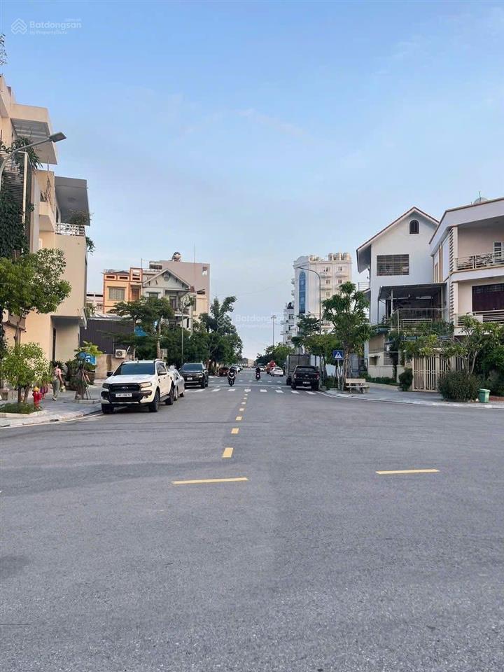 Bán gấp nhà 4 tầng +1tum full nội thất ,có thang máy gần bãi tắm cột8 hòn gai. giá chỉ 8tỷ