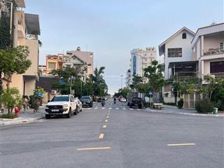 Bán gấp nhà 4 tầng +1tum full nội thất ,có thang máy gần bãi tắm cột8 hòn gai. giá chỉ 8tỷ