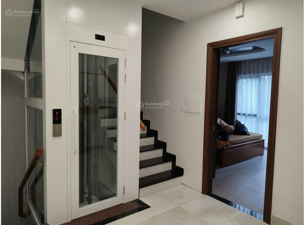 Bán gấp nhà 4 tầng +1tum full nội thất ,có thang máy gần bãi tắm cột8 hòn gai. giá chỉ 8tỷ