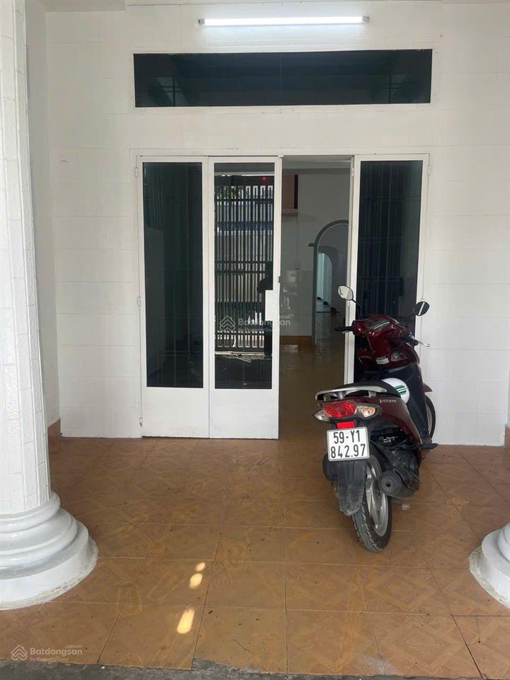 Bán nhà câp 4 mặt tiền đường lê lợi, xã tân thới nhì, hóc môn, 4x35m, giá 8.5 tỷ còn thương lượng