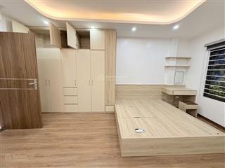 Chỉ hơn 4 tỷ  nhà 4 tầng mới cứng 30m2, quận long biên  ô tô đỗ gần  3 phòng ngủ