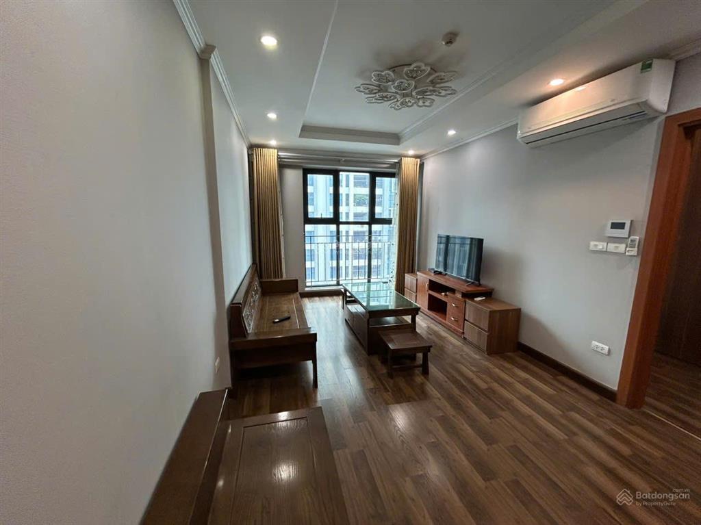 Bán căn 2 phòng ngủ goldmark full nội thất tầng trung