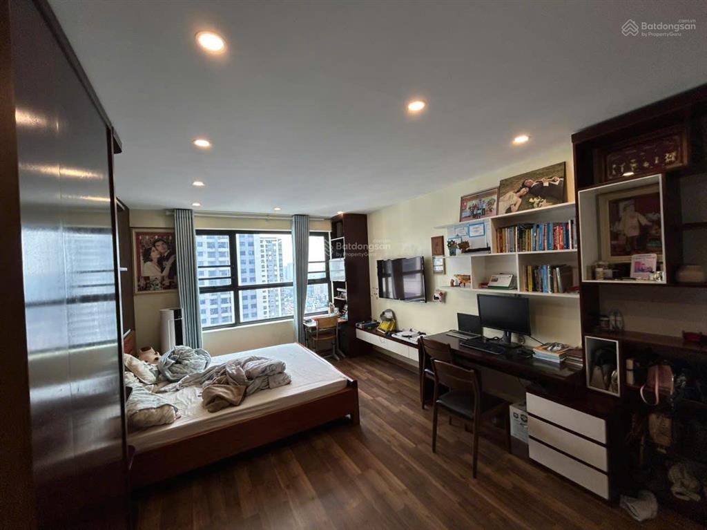 Gia đình chuyển xuống biệt thự nên cần bán căn 3 ngủ diện tích rộng 121m2 tại goldmark city