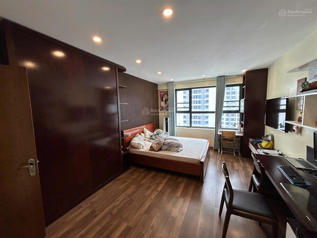 Gia đình chuyển xuống biệt thự nên cần bán căn 3 ngủ diện tích rộng 121m2 tại goldmark city