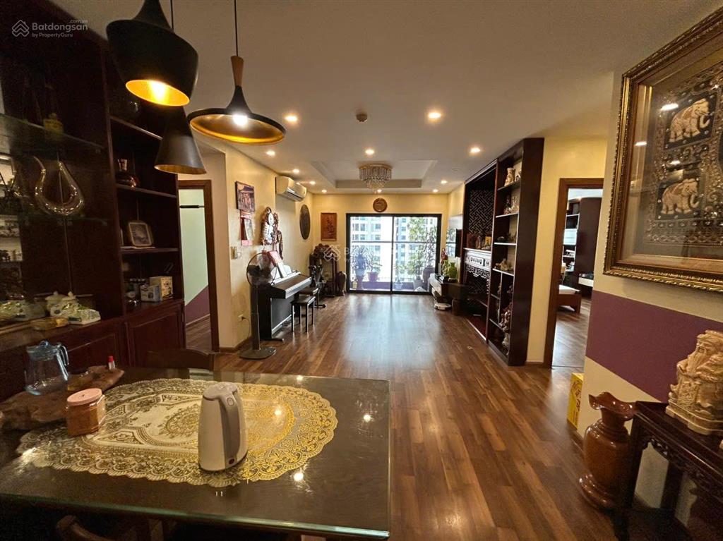 Gia đình chuyển xuống biệt thự nên cần bán căn 3 ngủ diện tích rộng 121m2 tại goldmark city