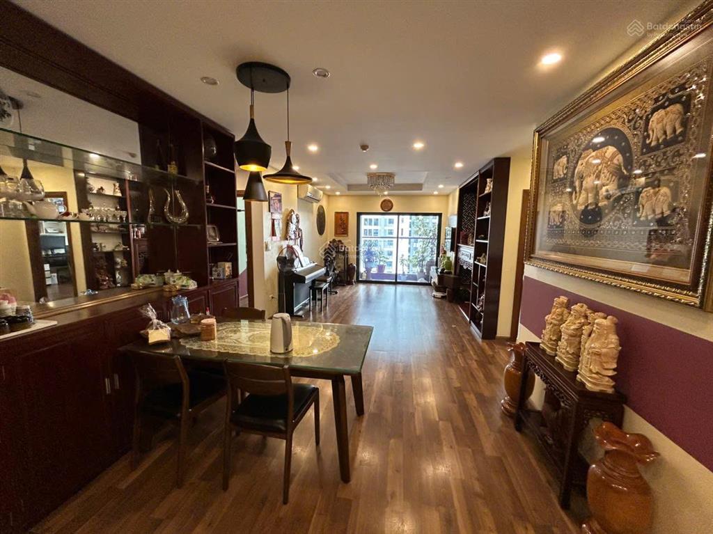 Gia đình chuyển xuống biệt thự nên cần bán căn 3 ngủ diện tích rộng 121m2 tại goldmark city